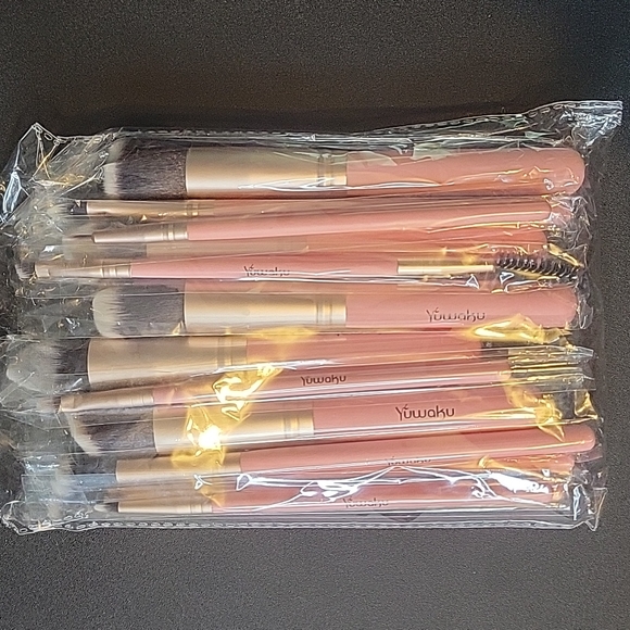 Yuwaku Makeup Brush set - Picture 2 of 2